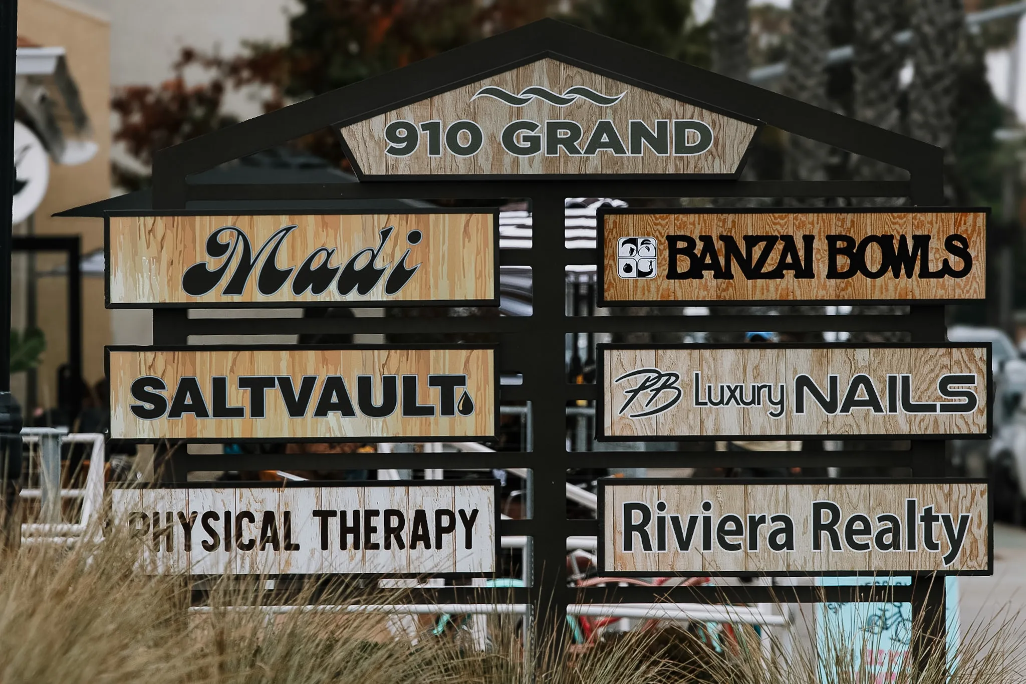 Multi-tenant retail directory sign